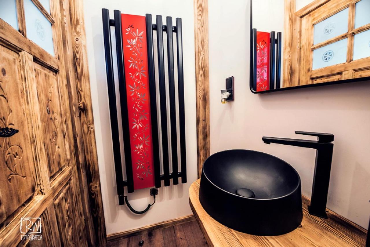 Laura Resort - Luxury Chalets Z Jacuzzi Шафляры Экстерьер фото