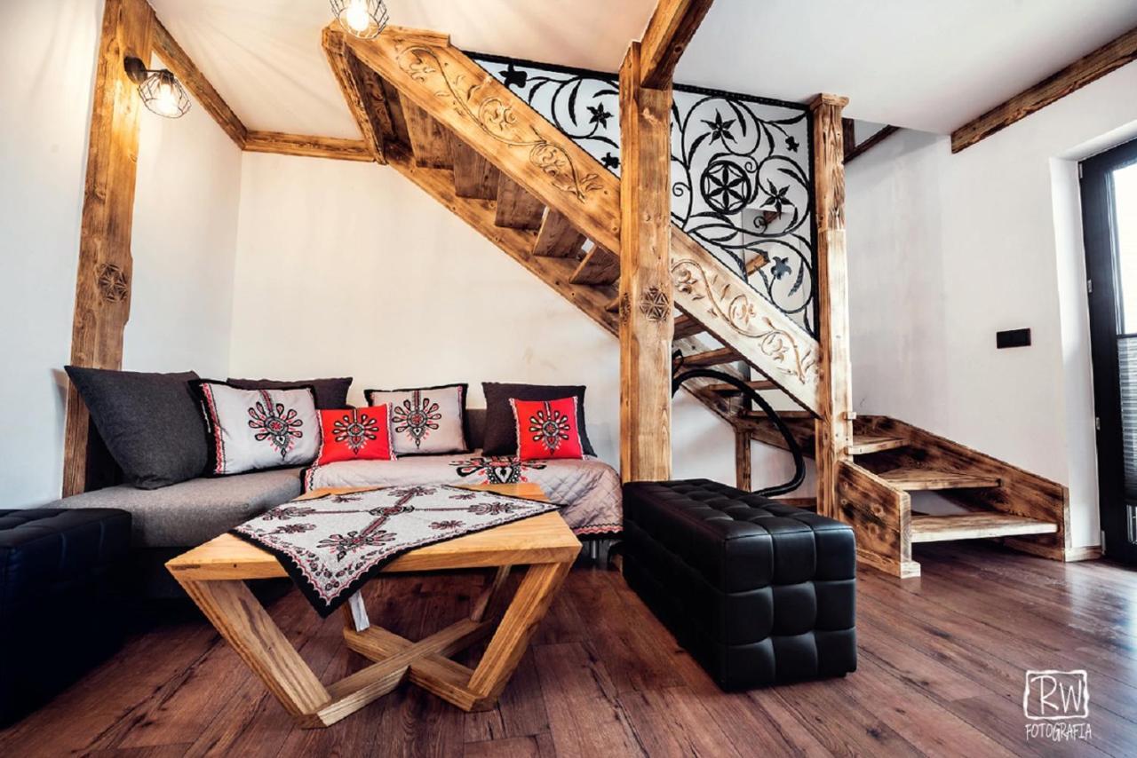 Laura Resort - Luxury Chalets Z Jacuzzi Шафляры Экстерьер фото