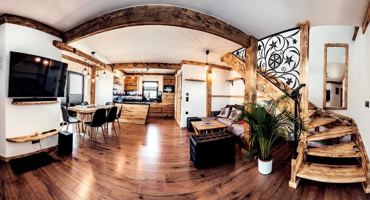 Laura Resort - Luxury Chalets Z Jacuzzi Шафляры Экстерьер фото